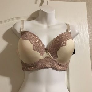 NWT 38DD cream lace bra